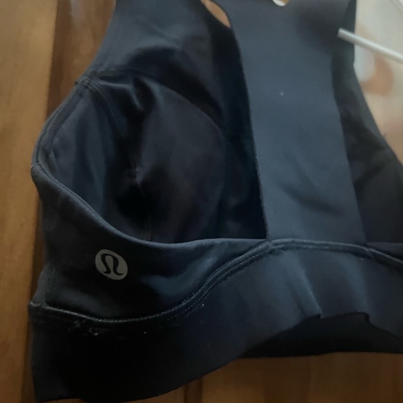 Lululemon sports bra. Size 4. - Picture 3 of 3